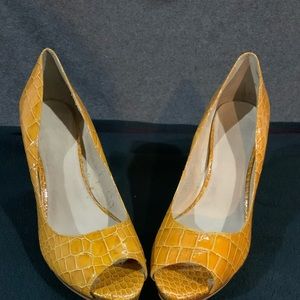 Brand new gold gator pumps